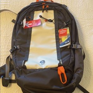 NWT Mountain Hardware Splitter 40 Bag